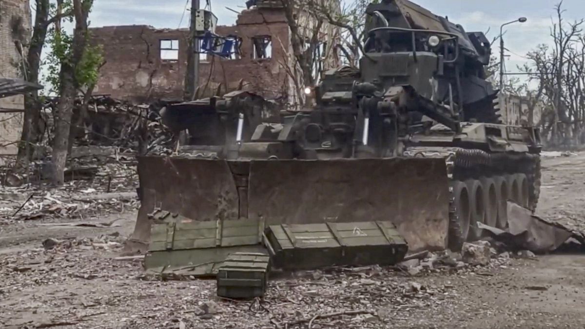 A still image taken from a handout video made available by the Russian Defense Ministry press service on 23 May 2022 shows a Russian military truck in action for demining the territory of the Azovstal steel plant in Mariupol, Ukraine, 22 May 2022. The chief spokesman of the Russian Defense Ministry, Major General Igor Konashenkov stated earlier, on 20 May, that the Azofstal steel plant was under full Russian army control, ending a 80-days battle for Mariupol. Russian troops had entered Ukraine on 24 February 2022. EPA/RUSSIAN DEFENCE MINISTRY PRESS SERVICE/HANDOUT HANDOUT HANDOUT EDITORIAL USE ONLY/NO SALES HANDOUT EDITORIAL USE ONLY/NO SALES Dostawca: PAP/EPA.