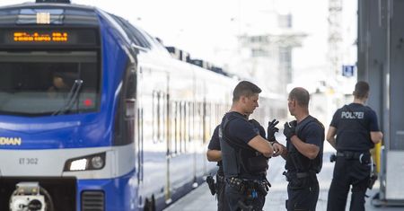 Turek bił policjantów. Polak włączył się do walki na dworcu w Stuttgarcie
