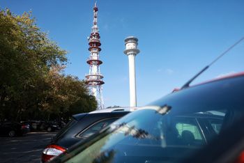 Piątków: Radni chcą nabycia przez miasto wieży RTV. Obawiają się nowych bloków!