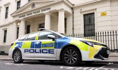 Skandal w Londynie. Królewskie klejnoty zagrożone