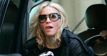Madonna ma włosy na "klacie"!