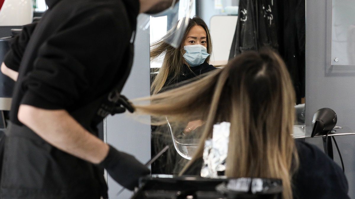 Zapytaliśmy Polaków, czy już odwiedzili swojego fryzjera