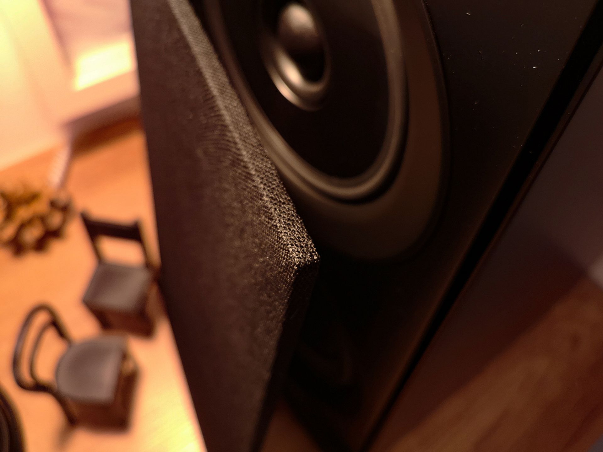 Test głośników Teufel Stereo M: bogactwo możliwości zamknięte w tradycyjnej formie 9