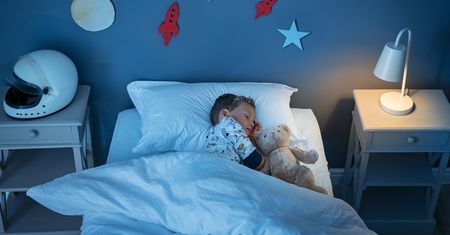 Naklejki na ściany dla dzieci – jakie wybrać i jak je przykleić?