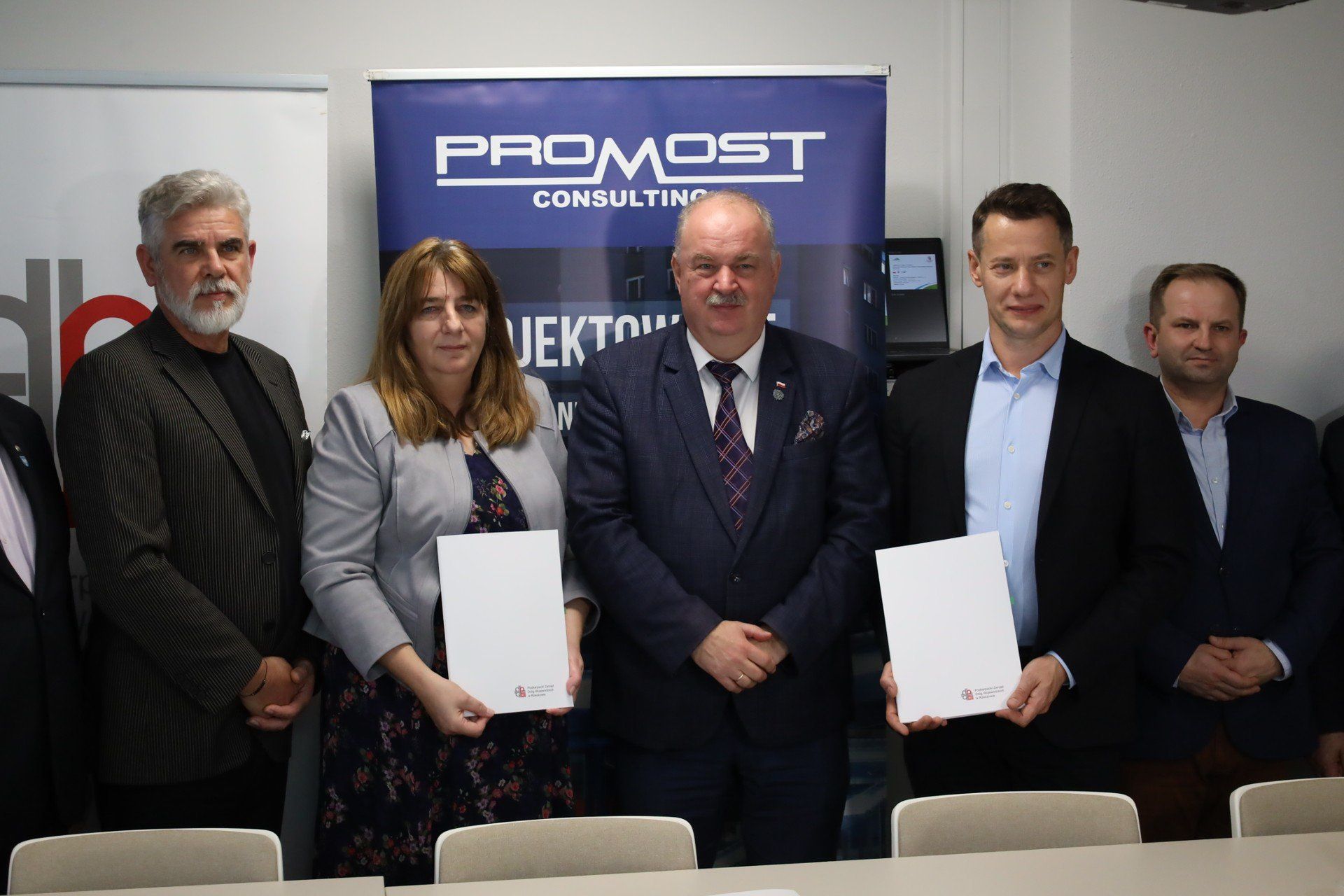 Podpisanie umowy w Podkarpackim Zarządzie Dróg Wojewódzkich w Rzeszowie.