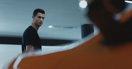 Crisitano Ronaldo strzelił 700. gola. W garażu ma ferrari i bugatti, ale zaczynał od audi