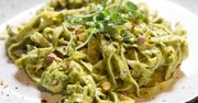 Makaron razowy z pesto, cukinią i suszonymi pomidorami