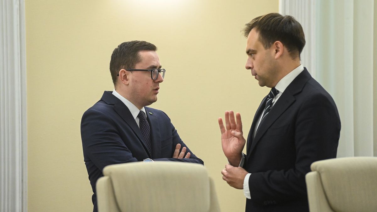 Andrzej Domański, Miłosz Motyka
Warszawa, 23.09.2025. Minister finansów Andrzej Domański  (P) i minister energii Miłosz Motyka (L) na posiedzeniu rządu w KPRM w Warszawie, 23 bm. Rząd zajmie  się m.in. zmianami w KPO.  (ad) PAP/Piotr Nowak
Piotr Nowak
kancelaria, KPO, KPRM, Krajowy Plan Odbudowy, ministrowie, obrady, polityk, polityk polityka, polityka, posiedzenie, program, projekt uchwały, rada ministrów, rady ministrów, rząd, rząd Tuska, rządu, zmiany