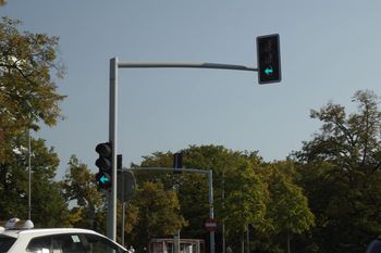 Pułapka zielonej strzałki w lewo. Mandat to nawet 500 zł i 15 punktów
