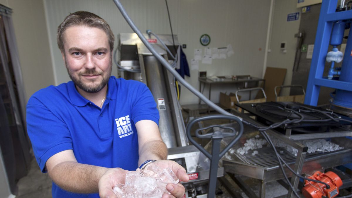 fabryka lodu
fabryka, lodu, l�d, maszyna, mro�ona, mro�onki, woda, wytw�rnia, ice art, iceart, kostka kostki, odwr�cona osmoza, produkcja lodu, prusice