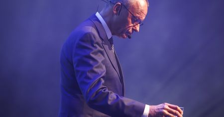 Merz do związkowców o "braniu się w garść". Został wybuczany