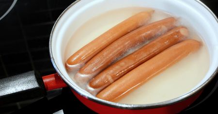 Te przekąski karmią raka. Ekspert wymienia cztery zakazane produkty