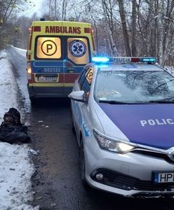 Nie wrócił do domu na noc. 16-latek leżał w śniegu przy drodze