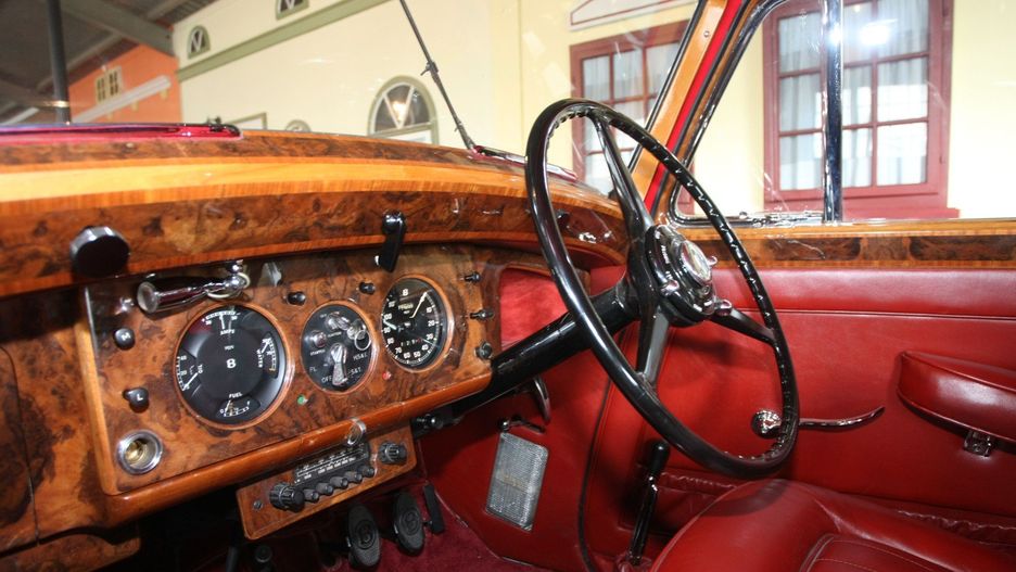 24.10.2012. GDYNIA NZ. BENTLEY GDYNSKIE MUZEUM MOTORYZACJI FOT. TOMASZ BOLT / POLSKAPRESSE DZIENNIK BALTYCKI