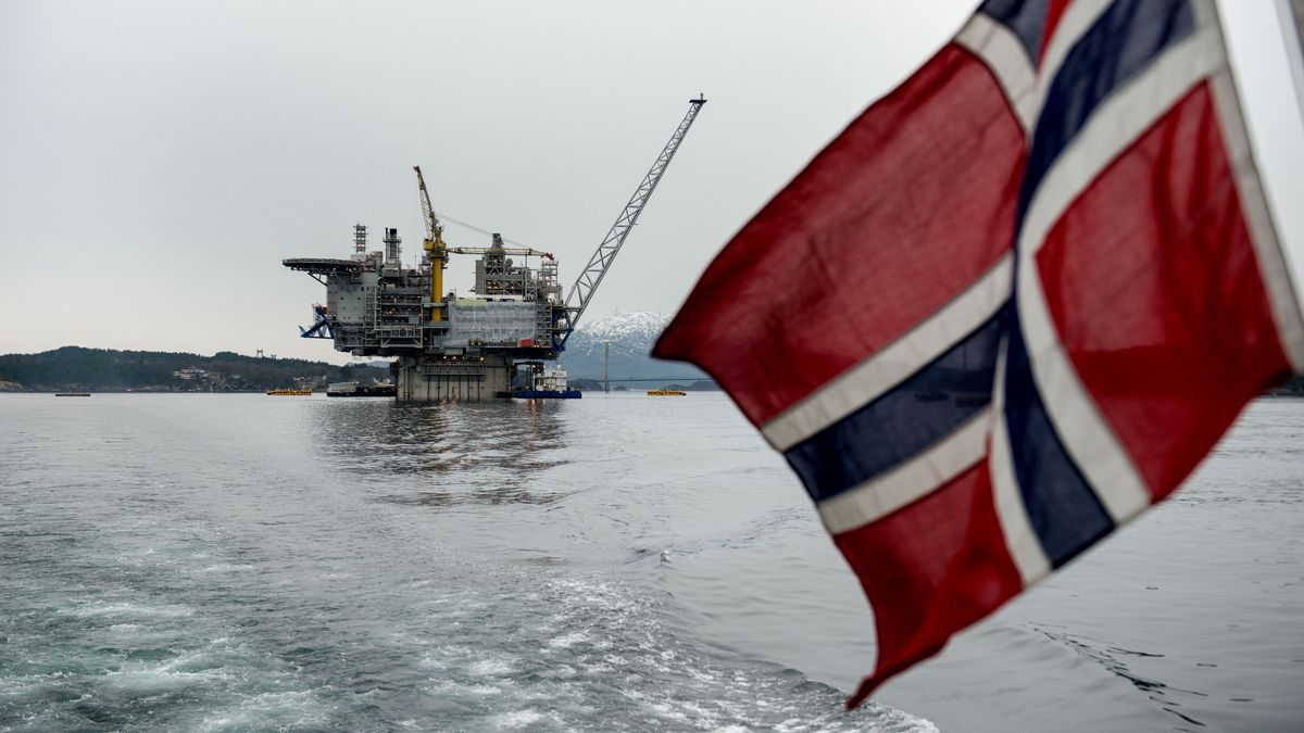 Statoil ASA Names New Gas Platform Aasta Hansteen
A Norwegian national flag flies from the back of a boat in view of the the Aasta Hansteen gas platform operated by Statoil ASA during its ceremonial baptism near Stord, Norway, on Thursday, March 8, 2018. Oil companies operating in Norway raised investment forecasts for this year after a wave of projects were approved, and expect spending to rise for the first time since crude prices collapsed in 2014. Photographer: Carina Johansen/Bloomberg via Getty Images
Bloomberg
Europe, EMEA, EU, TOPNEWS, E.U.