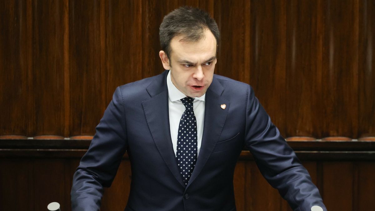 Cd. 1. posiedzenia Sejmu X kadencji
Fot. Piotr Molecki/East News, Warszawa, 21.19.2023. Cd. 1. posiedzenia Sejmu X kadencji. Dzien trzynasty. W trakcie posiedzenia ma sie odbyc m.in. pierwsze czytanie projektu ustawy budzetowej na 2024 r.
N/z: minister finansow Andrzej Domanski
Piotr Molecki