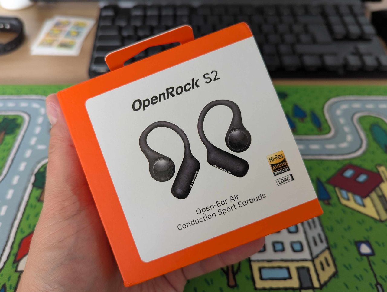 Otwarte słuchawki do biegania, podróży i … słuchania. OpenRock S2 [Recenzja]