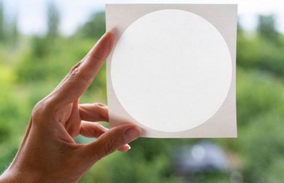 Dostawca prasy do Empiku spytał „Gazetę Polską” o nową naklejkę. „Dystrybuowaliśmy numer z poprzednią nalepką”