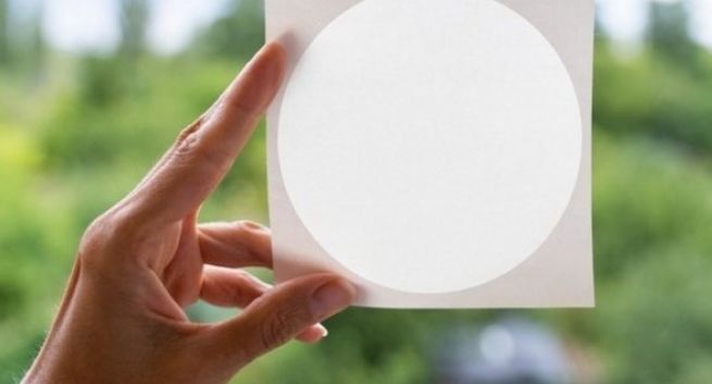 Dostawca prasy do Empiku spytał „Gazetę Polską” o nową naklejkę. „Dystrybuowaliśmy numer z poprzednią nalepką”