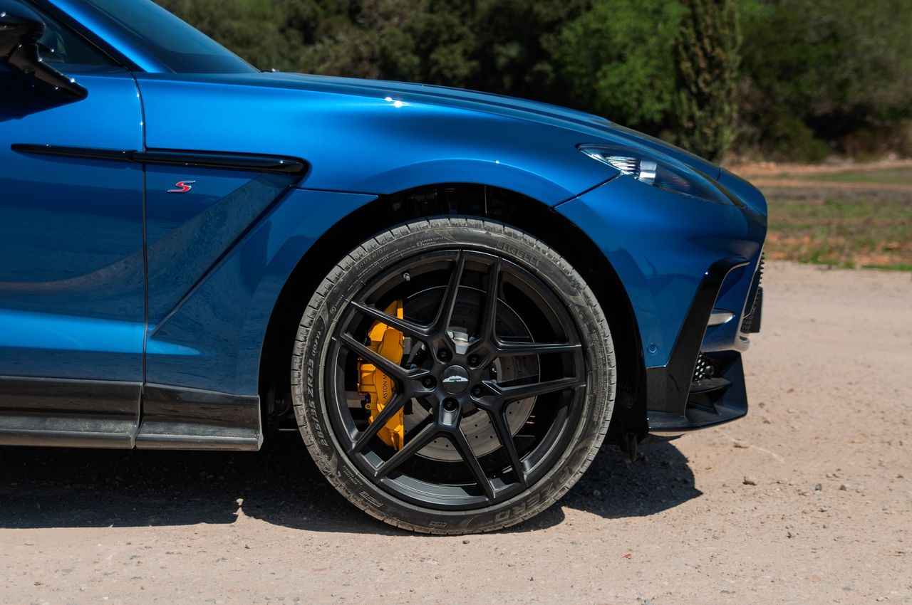 Aston Martin DBX S (2025)