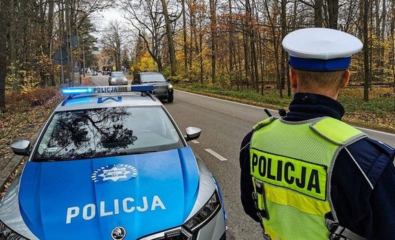 Zdał egzamin na prawo jazdy. Po kilkudziesięciu minutach dostał mandat