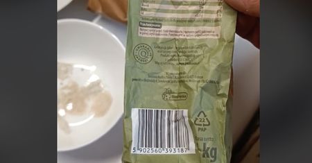 Szok! Znalazł to w mące z Biedronki. Internauta zakpił: "to znaczy, że BIO"
