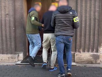 Bytom: Brutalny napad na 85-latka i kradzież łupów wartych 2 miliony. Policja ma sprawców