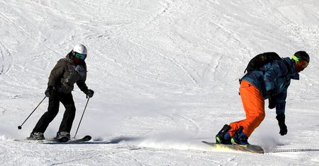 Poszukiwany snowboardzista w zielono-czarnej kurtce. Na stoku spowodował groźny wypadek