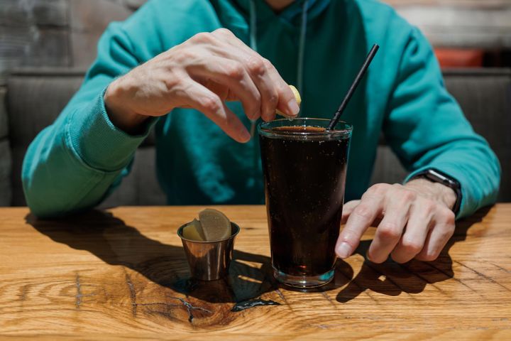 Napój działa na serce jak alkohol. Zwiększa ryzyko wielu chorób sercowo-naczyniowych