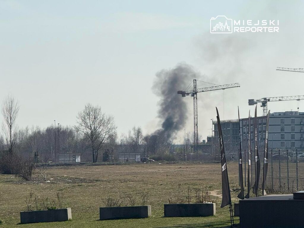 Pożar w Warszawie. Duże zadymienie nad Miasteczkiem Wilanów