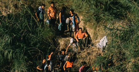 Ciało uwięzione w pływającej barierze Rio Grande na granicy USA-Meksyk. Migrant przypłacił życiem