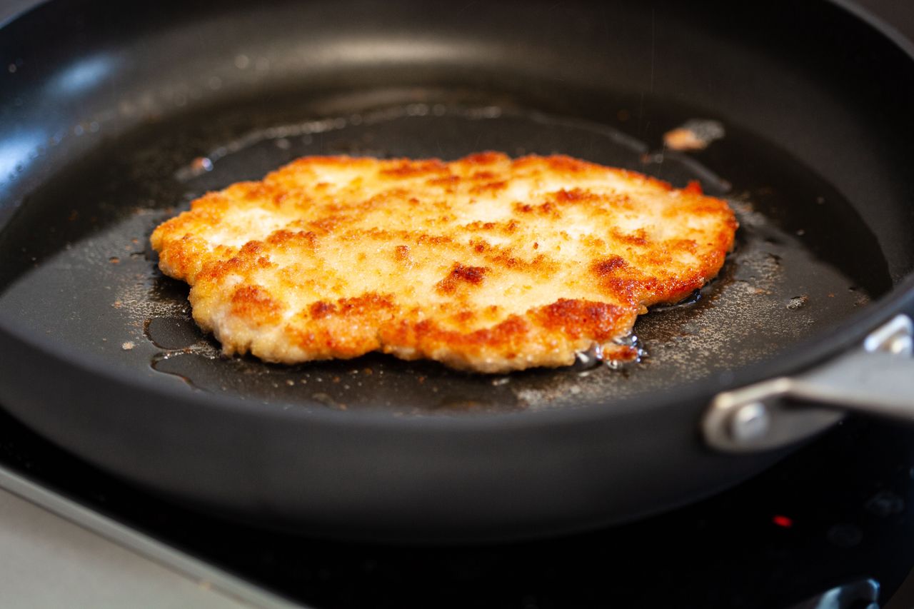 Bije na głowę schabowego. Kotlet Belweder rozpływa się w ustach