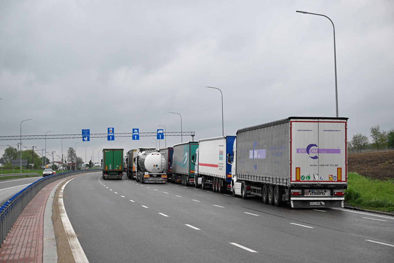 Polska wstrzymała przejazd ukraińskich ciężarówek. Potrzebne zezwolenie
