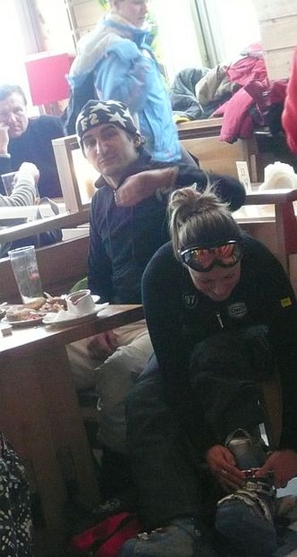 Koterski na nartach z dziewczyną