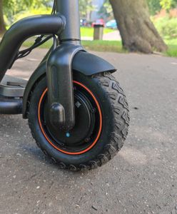 Groźny wypadek pod Myszkowem. 13-latka po wypadku na hulajnodze trafiła do szpitala z urazem głowy