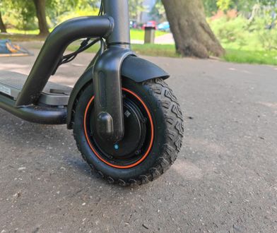 Groźny wypadek pod Myszkowem. 13-latka po wypadku na hulajnodze trafiła do szpitala z urazem głowy
