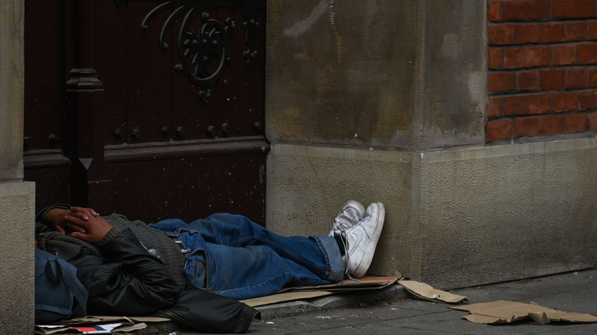 Daily Life In Krakow
A homeless person sleeping at the gate of the house in the center of Krakow.
On Thursday, June 02, 2022, in Krakow, Poland. (Photo by Artur Widak/NurPhoto via Getty Images)
NurPhoto
crises, lifestyle, promotion, unesco city, accommodation, cost of living, homeless, homeless crises, housing crises, increase, inflation, person, prices, refugees, spring, center, photo