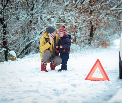 Co warto mieć, a z czego zrezygnować w aucie podczas mrozów? Niektóre rzeczy lepiej wyjąć