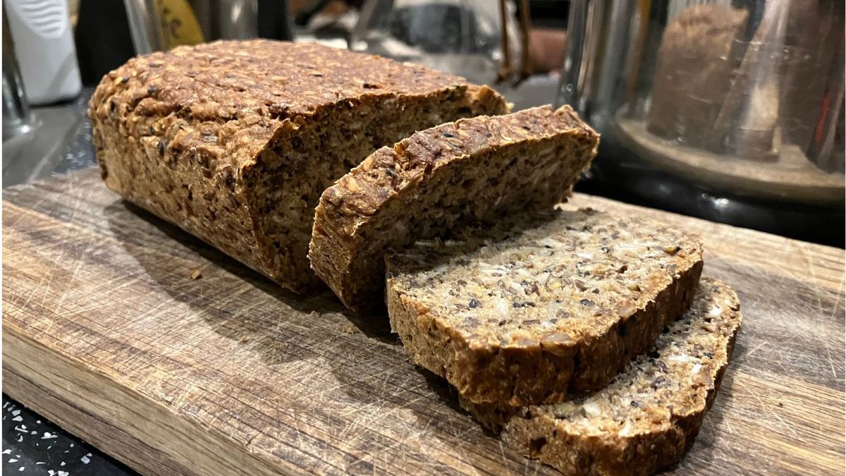 Domowy chleb żytni z czarnuszką to przepis na zdrowe śniadanie