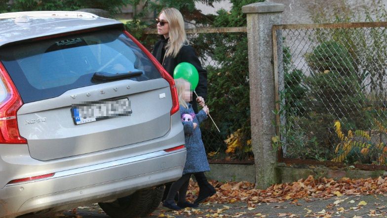 Katarzyna Tusk "przyłapana" przed domem rodziców