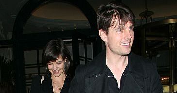 Tom Cruise jest dziwny! Zabiera ochroniarza nawet do toalety!