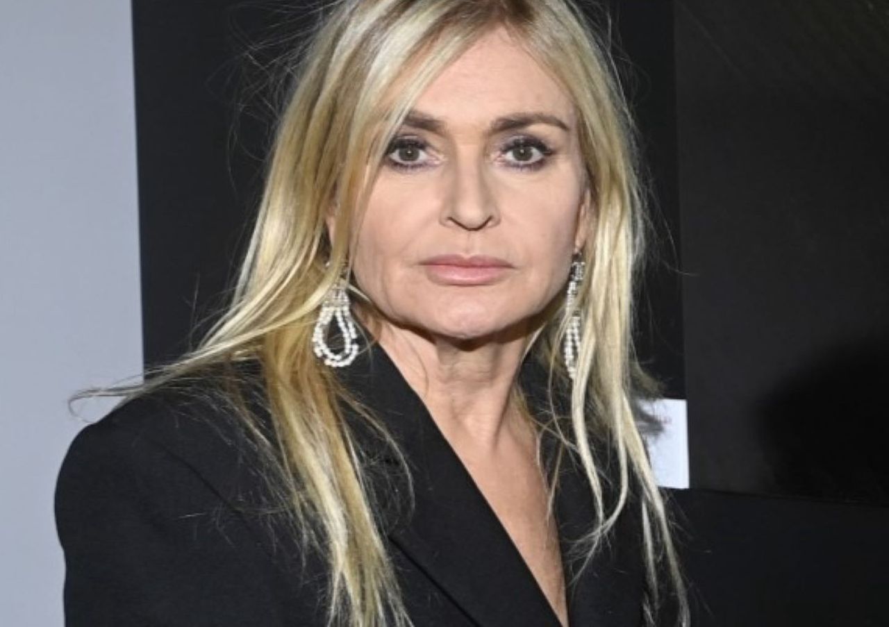 Ta kurtka to hit na jesień. Monika Olejnik nosi ją po mistrzowsku