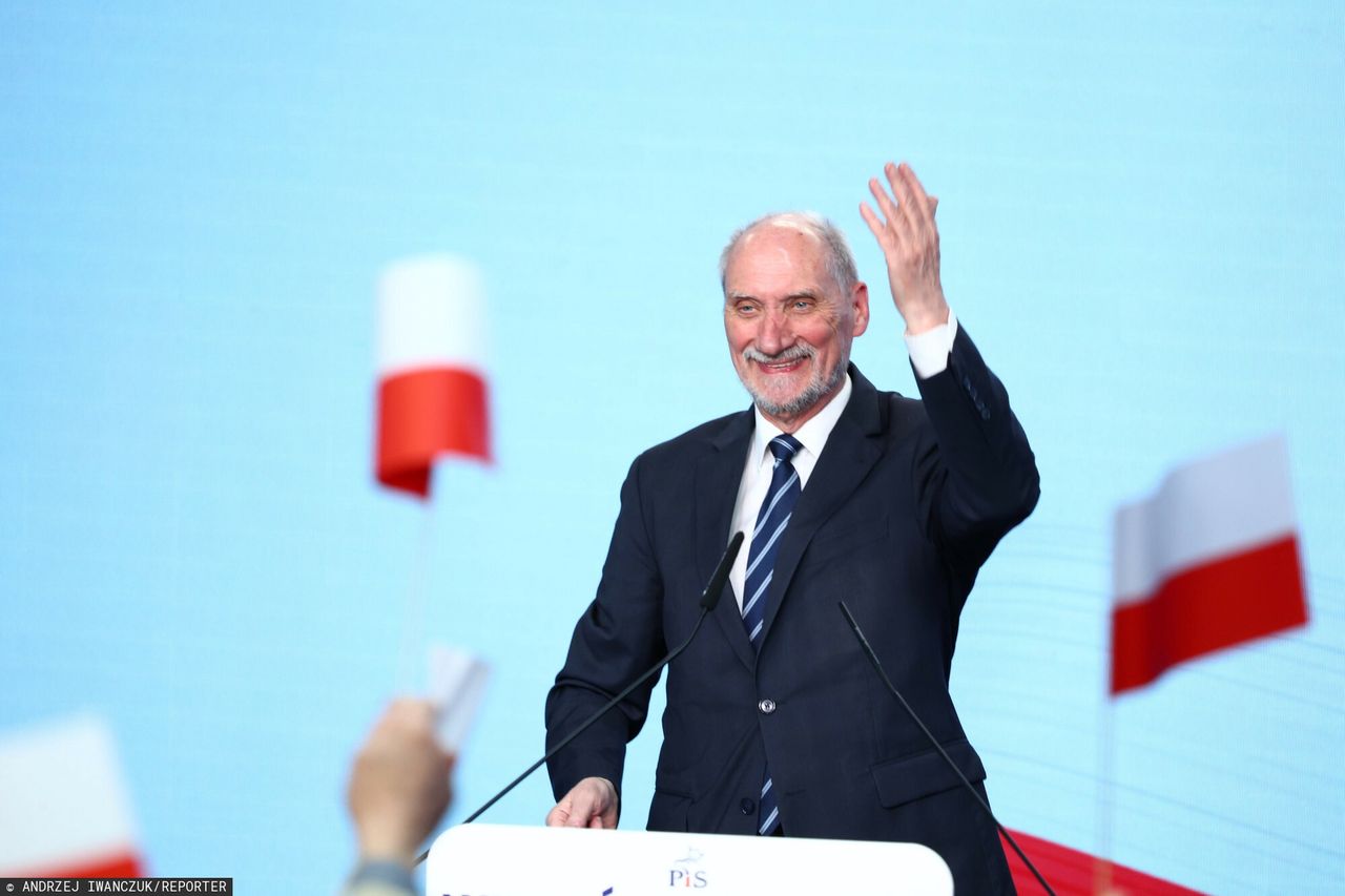 Antoni Macierewicz na wieczorze wyborczym PiS