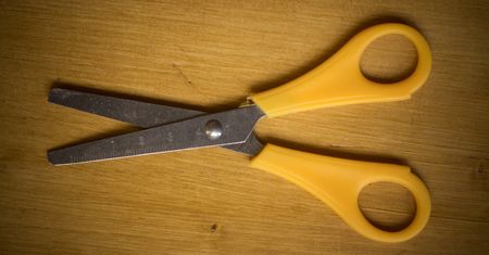 Będą ostre jak brzytwa. Genialny patent na ostrzenie nożyczek
