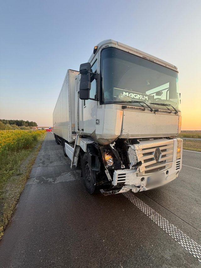 Tragiczny wypadek na S17 w kierunku Lublina. Dwie osoby nie żyją, trzy ranne, ruch nadal kierowany jest na objazd (zdjęcia)