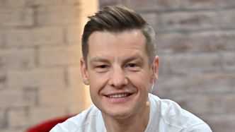 Rafał Mroczek chwali się NOWYM DOMEM i pozuje na jego tle z żoną. "Czeka nas remont"