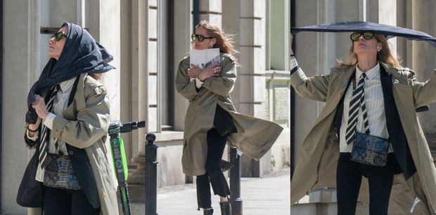 Magdalena Cielecka walczy z chustą na wietrze i pędzi na obiad do baru mlecznego. Stylowo? (ZDJĘCIA)