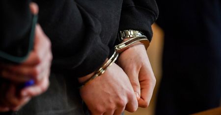 Nietypowa kradzież na stacji paliw. Uciekł z łupem przez okno toalety