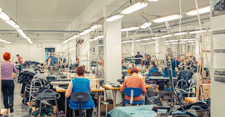 Inflacja producencka nieco hamuje. To przełoży się na ceny produktów