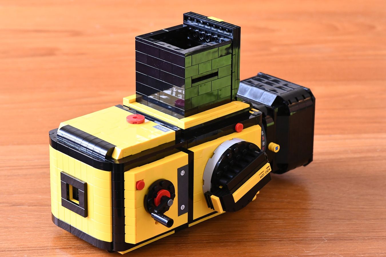 Hasselblada 503CX z klocków LEGO wygląda, jak prawdziwy 2
